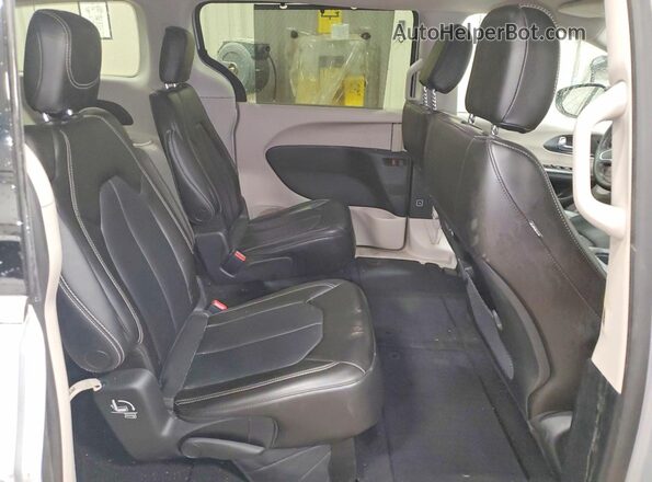 2C4RC1BG6PR620348 2023 CHRYSLER PACIFICA Silver Вид задньої частини салону