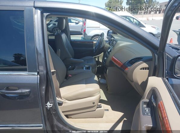 2C4RC1BG7GR156339 2016 CHRYSLER TOWN & COUNTRY Gray Вид салону спереду