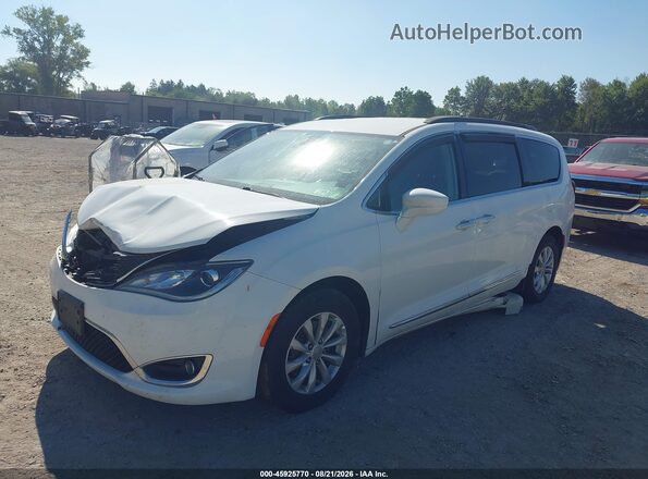 2C4RC1BG7HR524388 2017 CHRYSLER PACIFICA White Front left