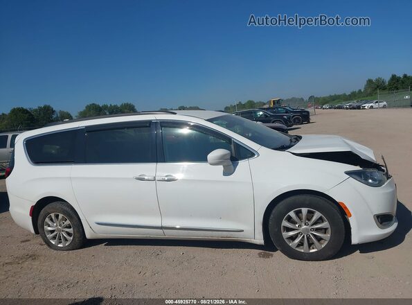 2C4RC1BG7HR524388 2017 CHRYSLER PACIFICA White Rear interior view