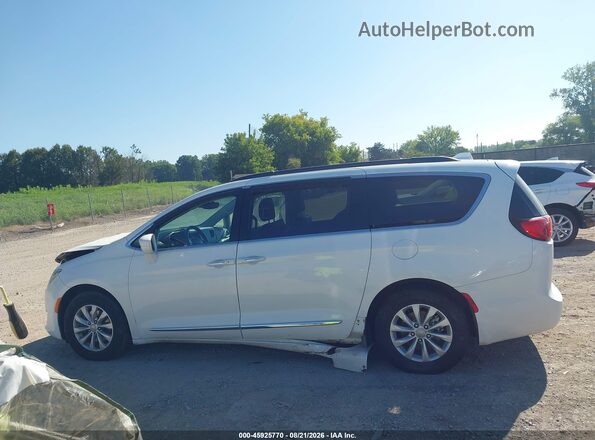 2C4RC1BG7HR524388 2017 CHRYSLER PACIFICA White 360 interior view