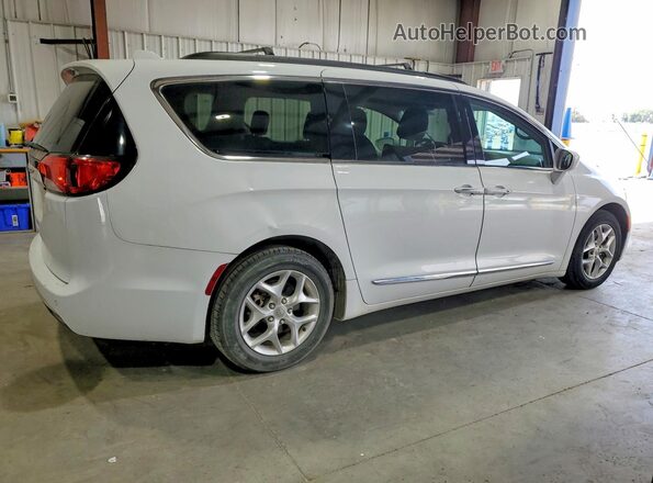 2C4RC1BG7HR794673 2017 CHRYSLER PACIFICA White Widok z tyłu