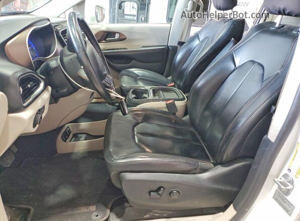 2C4RC1BG7HR794673 2017 CHRYSLER PACIFICA White Widok wnętrza 360 stopni