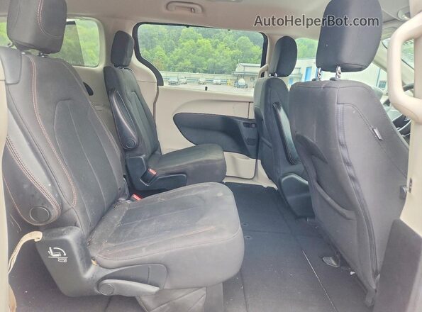 2C4RC1BG7HR841328 2017 CHRYSLER PACIFICA Бордовый Вид задней части салона
