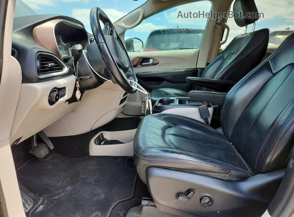 2C4RC1BG7JR113806 2018 CHRYSLER PACIFICA Gray წინა სალონის ხედი