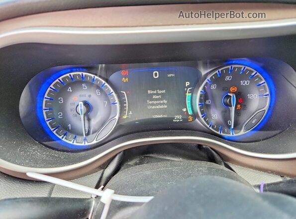 2C4RC1BG7JR113806 2018 CHRYSLER PACIFICA Gray ხელსაწყოთა პანელის ხედი