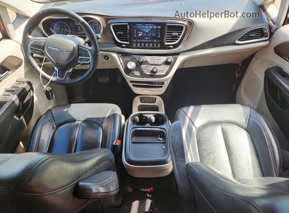 2C4RC1BG7JR233556 2018 CHRYSLER PACIFICA Red Widok deski rozdzielczej