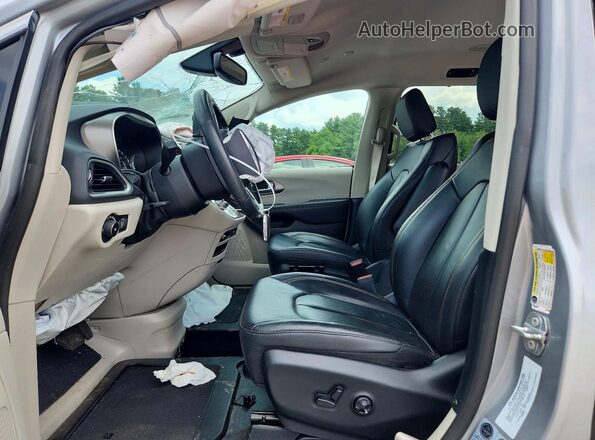 2C4RC1BG7LR158053 2020 CHRYSLER PACIFICA Gray Вид салону спереду