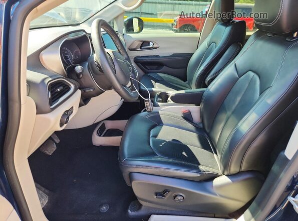 2C4RC1BG7PR620939 2023 CHRYSLER PACIFICA Blue Vista interior delantera