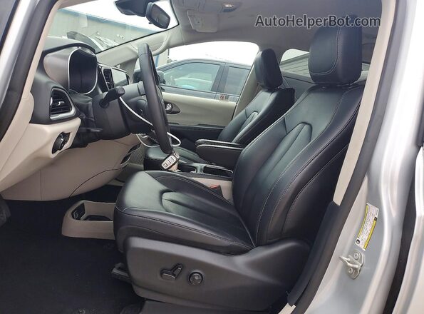 2C4RC1BG7RR134084 2024 CHRYSLER PACIFICA Silver Vista interior delantera