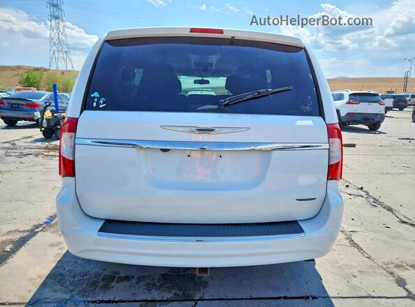 2C4RC1BG8GR138710 2016 CHRYSLER TOWN White Вид ззаду