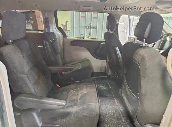 2C4RC1BG8GR215477 2016 CHRYSLER TOWN Black Widok wnętrza z tyłu