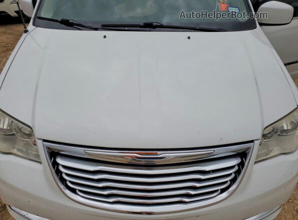 2C4RC1BG8GR231680 2016 CHRYSLER TOWN White Engine compartment view