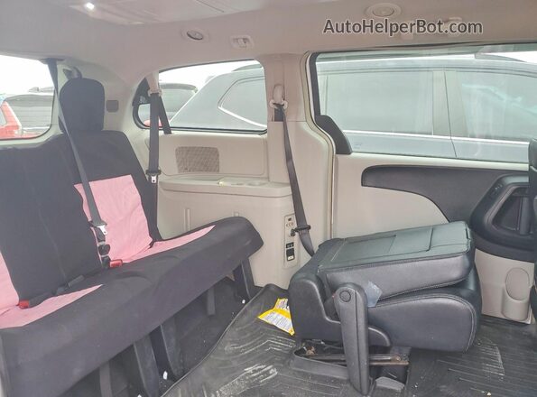 2C4RC1BG8GR231680 2016 CHRYSLER TOWN White Rear interior view