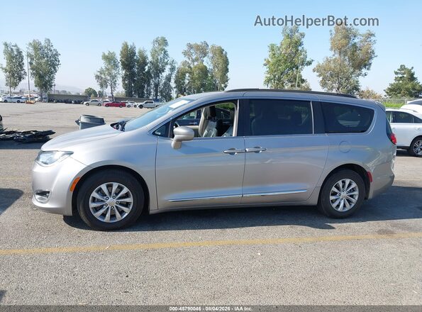 2C4RC1BG8HR583675 2017 CHRYSLER PACIFICA Серебряный Панорамный вид салона 360°