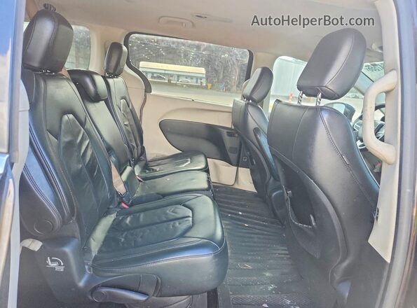 2C4RC1BG8HR734028 2017 CHRYSLER PACIFICA Black Rear interior view
