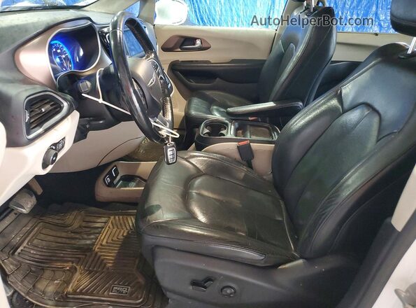 2C4RC1BG8KR539733 2019 CHRYSLER PACIFICA Белый Вид салона спереди