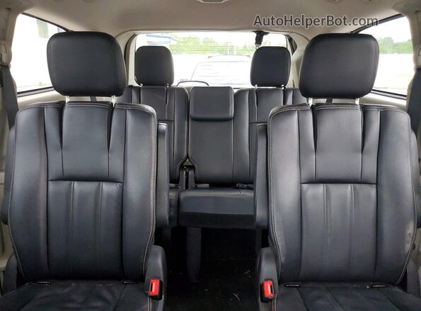 2C4RC1BG9GR111113 2016 CHRYSLER TOWN Серебряный Вид задних сидений