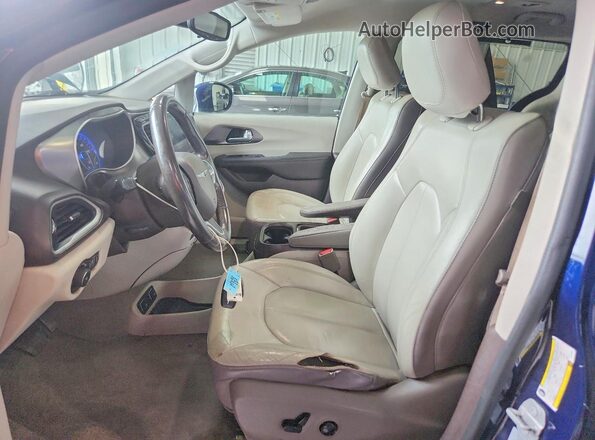 2C4RC1BG9HR730392 2017 CHRYSLER PACIFICA Синий Вид салона спереди