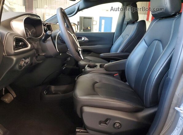 2C4RC1BG9SR587659 2025 CHRYSLER PACIFICA Gray Vista interior delantera