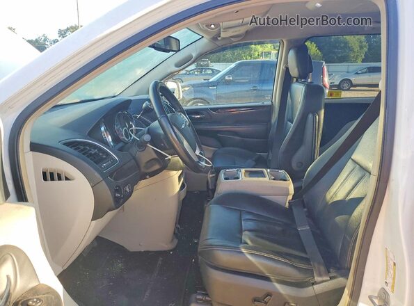 2C4RC1BGXGR112979 2016 CHRYSLER TOWN Белый Вид салона спереди