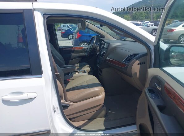 2C4RC1BGXGR229834 2016 CHRYSLER TOWN & COUNTRY White Widok wnętrza z przodu