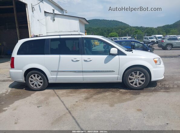 2C4RC1BGXGR229834 2016 CHRYSLER TOWN & COUNTRY White Widok wnętrza z tyłu