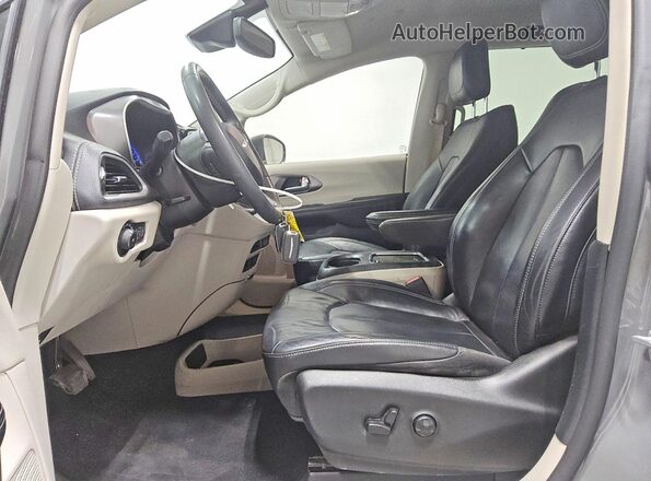 2C4RC1BGXNR220175 2022 CHRYSLER PACIFICA Gray Front interior view