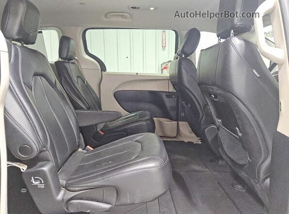 2C4RC1BGXNR220175 2022 CHRYSLER PACIFICA Gray Rear interior view