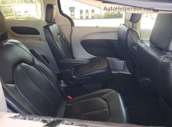2C4RC1BGXPR502528 2023 CHRYSLER PACIFICA Black Вид задньої частини салону
