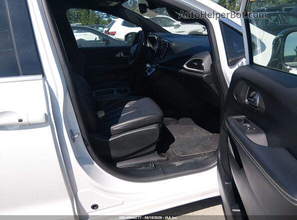 2C4RC1BGXSR552192 2025 CHRYSLER PACIFICA White Front interior view