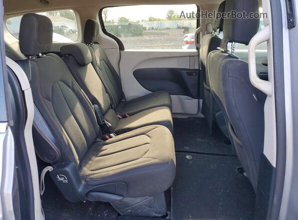 2C4RC1CG0HR565279 2017 CHRYSLER PACIFICA Silver უკანა სალონის ხედი