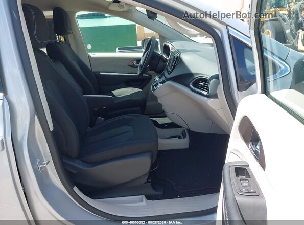 2C4RC1CG0PR596093 2023 CHRYSLER VOYAGER Silver წინა სალონის ხედი