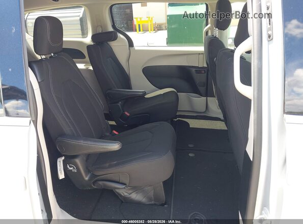 2C4RC1CG0PR596093 2023 CHRYSLER VOYAGER Silver VIN კოდის სტიკერის ხედი