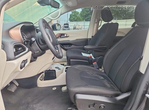 2C4RC1CG0PR610557 2023 CHRYSLER VOYAGER Gray წინა სალონის ხედი