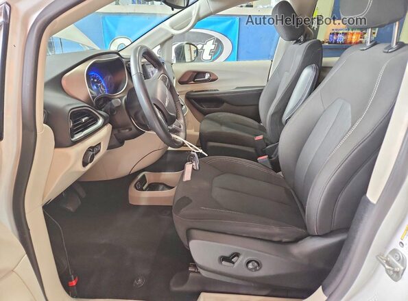 2C4RC1CG1PR564396 2023 CHRYSLER VOYAGER White წინა სალონის ხედი