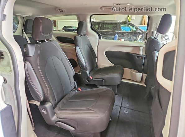 2C4RC1CG1PR564396 2023 CHRYSLER VOYAGER White უკანა სალონის ხედი