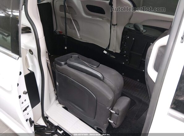 2C4RC1CG1PR596071 2023 CHRYSLER VOYAGER White Вид наклейки з VIN-кодом