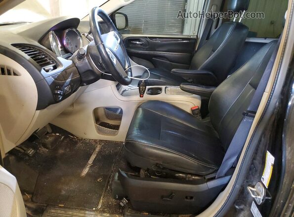 2C4RC1CG3GR282728 2016 CHRYSLER TOWN Черный Вид салона спереди