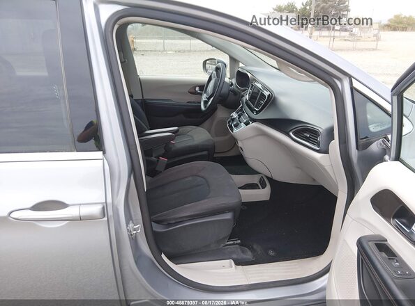 2C4RC1CG3KR702058 2019 CHRYSLER PACIFICA Silver Вид салону спереду