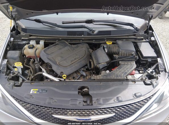 2C4RC1CG3KR702058 2019 CHRYSLER PACIFICA Silver Вид ззаду
