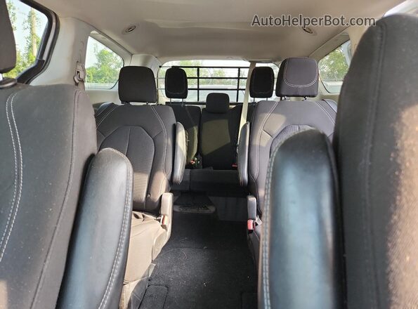 2C4RC1CG3PR548426 2023 CHRYSLER VOYAGER Silver 
