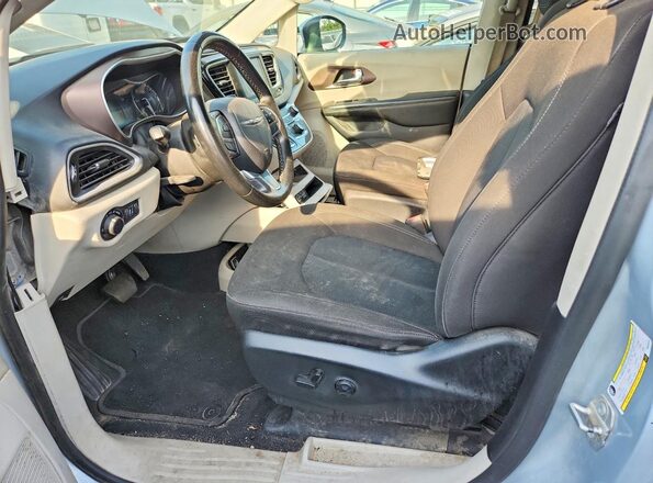 2C4RC1CG3PR548426 2023 CHRYSLER VOYAGER Silver Vista interior delantera