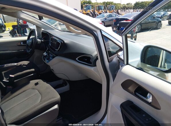 2C4RC1CG3PR553996 2023 CHRYSLER VOYAGER Silver Vista interior delantera