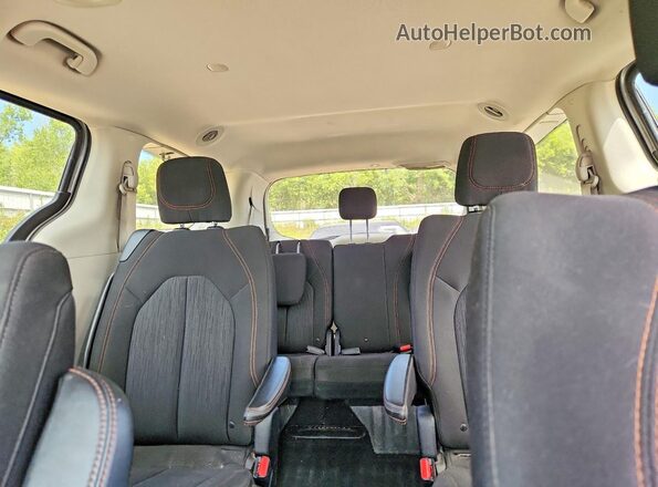 2C4RC1CG4HR503044 2017 CHRYSLER PACIFICA Silver Vista de los asientos traseros