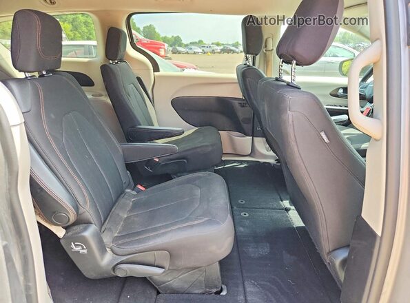 2C4RC1CG4HR503044 2017 CHRYSLER PACIFICA Silver Vista interior trasera