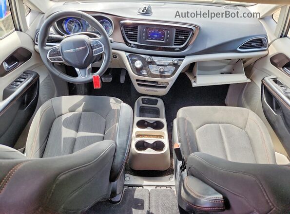 2C4RC1CG4HR503044 2017 CHRYSLER PACIFICA Silver Vista del salpicadero