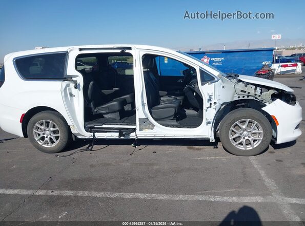 2C4RC1CG4TR152015 2026 CHRYSLER VOYAGER White Front view