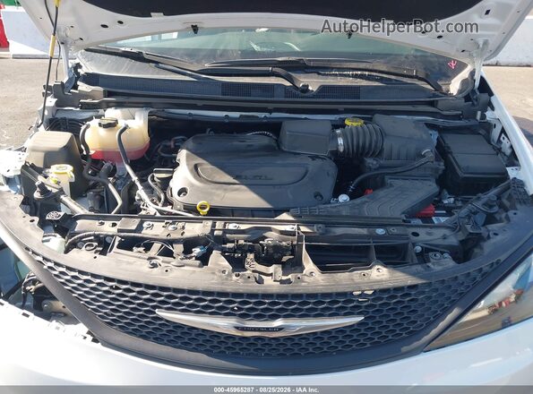 2C4RC1CG4TR152015 2026 CHRYSLER VOYAGER White Rear view