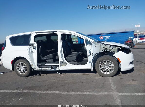 2C4RC1CG4TR152015 2026 CHRYSLER VOYAGER White 360 interior view